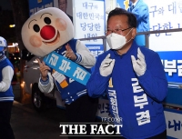 [TF포토] 율동 선보이는 '호빵맨' 김부겸