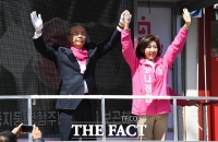 [TF포토] 나경원 후보와 손 맞잡은 김종인 위원장