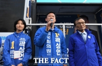 [TF포토] 주민들 향해 지지 호소하는 곽상언 후보
