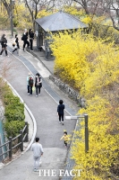  [오늘의 날씨] 전국 맑고 포근…'바짝 메마른' 대기
