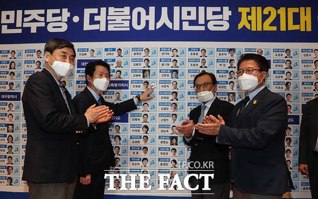 더불어민주당-더불어시민당, 당선을 축하합니다!