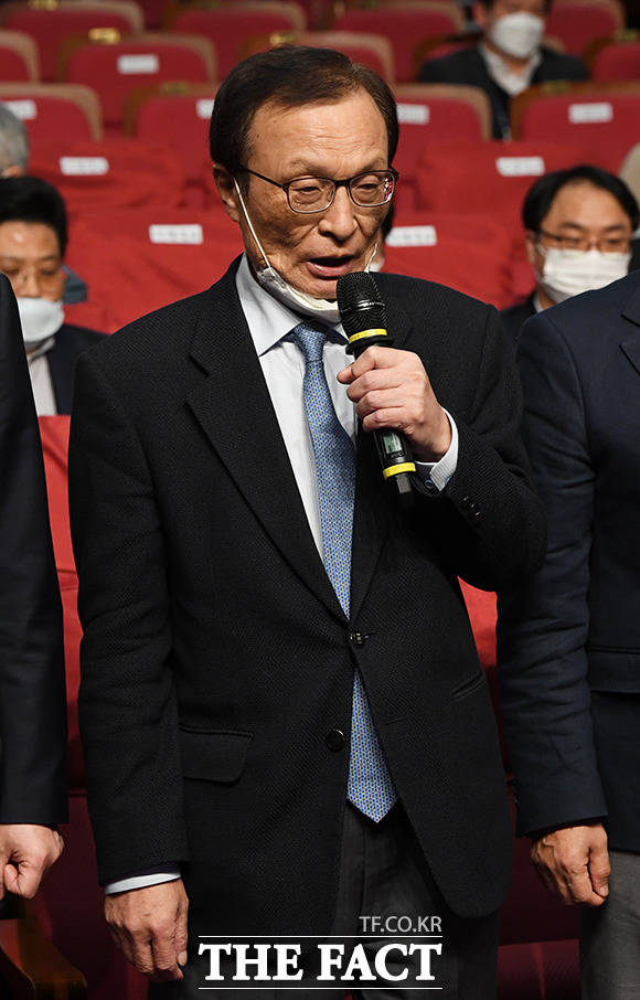 총선 결과에 대한 발언하는 이해찬 대표