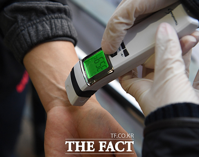 투표 전 체온 확인은 필수!