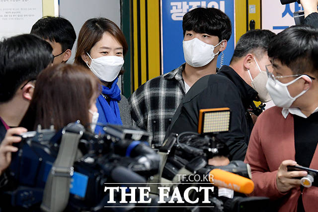 선거사무소에 등장한 고민정 후보