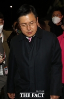 [TF사진관] '종로 낙선' 황교안, '씁쓸한 퇴장'