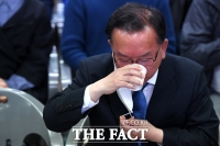 [TF사진관] '출구조사에 애타는 김부겸 캠프'