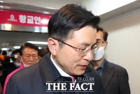 [TF포토] 황교안, '착잡한 퇴장'