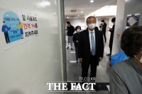 [TF포토] 사회적 거리두기 실천하는 김종인 위원장