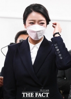 [TF포토] 선거사무소 도착한 송파을 배현진 후보