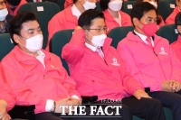 [TF포토] 침착한 분위기의 미래통합당