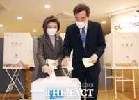 [TF포토] 투표하는 이낙연 후보