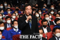  [4·15 총선] 민주당, 사실상 '과반'…이낙연 '출구조사일 뿐'