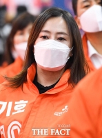 [TF포토] 국민의당 '예측 2~4석', 출구조사 지켜보는 비례 5번 최단비