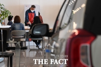 [TF포토] '자동차 전시장에서 소중한 한 표'