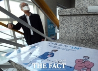 [TF포토] 사회적 거리두기 실천하는 투표소