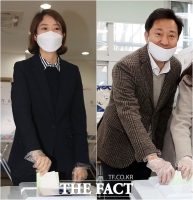 [TF포착] '격전지 광진을' 투표 마친 고민정-오세훈