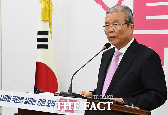 김종인 미래통합당 총괄선대위원장은 16일 제21대 국회의원 선거 패배와 관련해 솔직히 아쉽지만, 꼭 필요한 만큼이라도 표를 주신 것에 대해서 감사를 드린다고 말했다. /배정한 기자