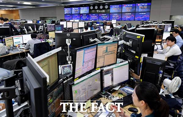 16일 오전 11시35분 현재 코스피는 전장대비 7.23포인트(-0.39%) 내린 1849.85를 나타내고 있다. /이선화 기자