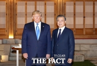  트럼프 '文, 총선 큰 승리'…文대통령 '코로나 호전 큰 도움'