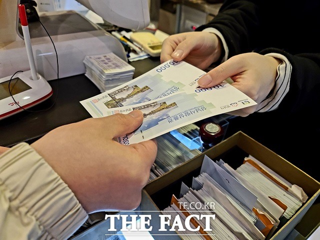 네이버가 임직원들의 코로나19 감염 예방을 위해 시행했던 원격근무 체제 종료를 앞두고 전 직원에게 성남사랑상품권을 지급했다고 20일 밝혔다. /네이버 제공