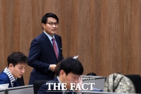 [TF포토] 여유로운 표정의 윤상현