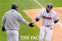 [TF사진관] 솔로포 터진 두산 김재환