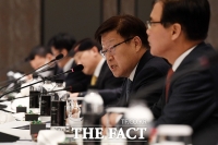 [TF포토] 개회사 하는 김영주 회장