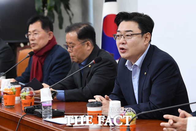 모임 참석한 이만희, 박성중 의원과 발언하는 김성원 의원(왼쪽부터)