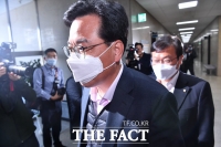 [TF포토] 재선 당선자 모임 참석하는 송언석-정점식