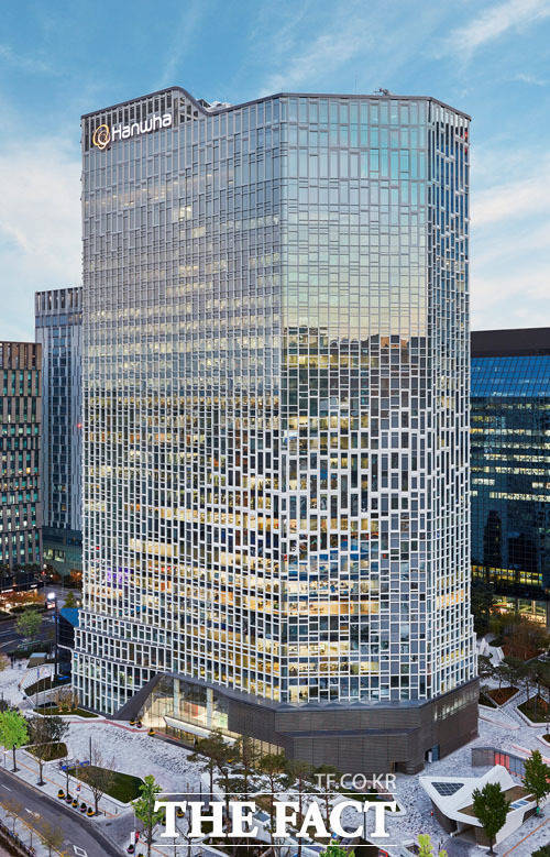 한화건설이 코로나19 등 위기 상황을 고려해 임원들의 급여 20%가량을 반납하기로 했다. /한화건설 제공