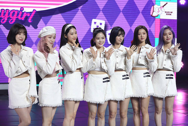 오마이걸이 27일 오후 4시 7번째 미니앨범 NONSTOP(논스톱) 발표 온라인 쇼케이스를 개최했다. 멤버들은 전보다 조금 더 파워풀하고 에너지틱한 에너지를 느끼실 수 있을 것이라고 말했다. /WM엔터 제공