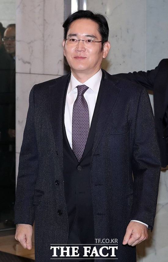 이재용 삼성전자 부회장에 대한 인터넷 상위 연관어는 신종 코로나바이러스 감염증과 경영 관련 단어인 것으로 나타났다. /더팩트 DB