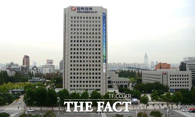 청와대는 27일 한국전력공사 해저케이블 건설 사업에 중국기업은 참여 자격이 없다고 밝혔다. /더팩트 DB