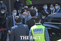 [TF포토] 철통 경호받는 전두환-이순자