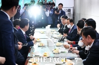 [TF포토] 한자리에 모인 미래통합당 3선 당선자들