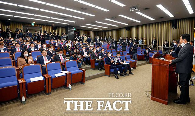 당선자 총회에 참석한 심재철 미래통합당 당대표 권한대행