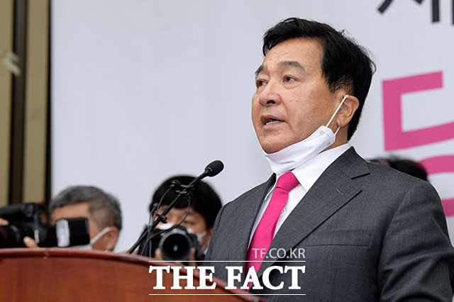 심재철 미래통합당 당 대표 권한대행이 28일 오전 국회에서 열린 21대 국회 당선자 총회에서 위기 수습의 첫 단계부터 화합, 단결하지 못하면 국민 신뢰를 받기 어려울 것이라며 김종인 비대위 지지를 우회적으로 당부했다. /국회=이선화 기자