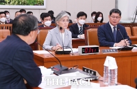 [TF포토] 질의에 답변하는 김연철 장관