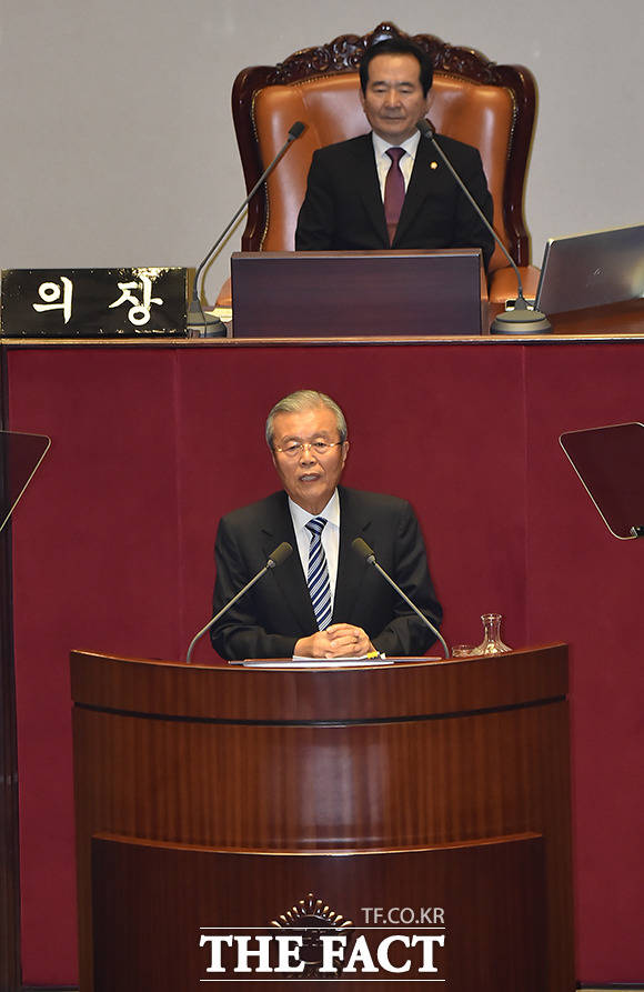 2016년 6월 21일, 국회 본회의장에서 교섭단체대표연설을 하는 김종인 더불어민주당 비대위 대표.
