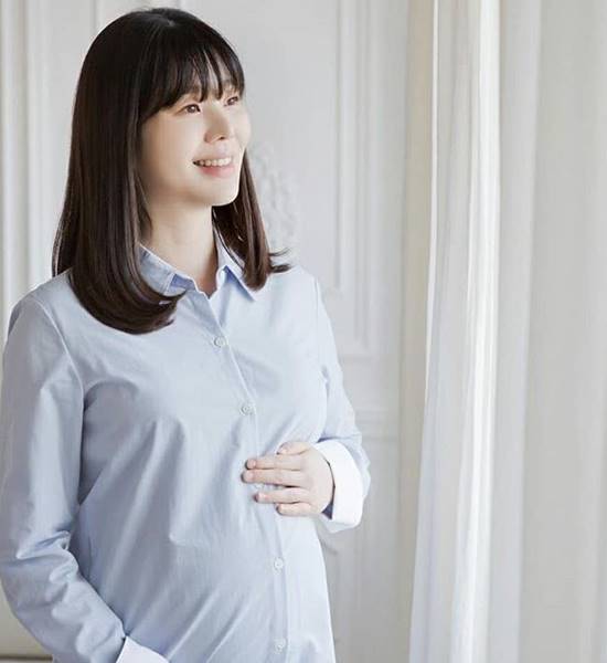 배우 이문정이 29일 자신의 인스타그램에 28일 아들을 출산했다고 밝혔다./ 이문정 SNS