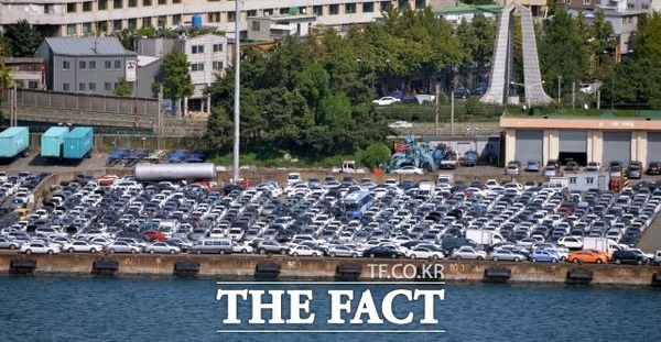 산업통상자원부는 올해 4월 수출이 전년 동월 대비 24.3% 감소한 369억2000만 달러로 집계다고 1일 밝혔다. /더팩트DB