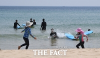 [TF사진관] 서핑·태닝, 해변에서 즐기는 '초여름 황금연휴'