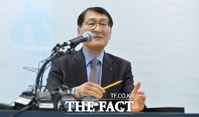흥국생명은 4일 위성호 전 신한은행장을 자사 부회장으로 선임했다고 밝혔다. /더팩트DB