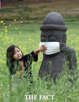 [TF포토] '마스크 쓴 돌하르방'