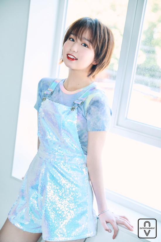 신인 걸그룹 우아!가 일본인 멤버 소라를 공개했다. 큰 눈망울과 맑은 미소가 매력적인 멤버다. /NV엔터 제공