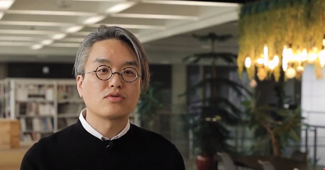 LG 벨벳 디자이너인 유승훈 MC디자인연구소 책임연구원이 LG 벨벳 디자인 강점에 대해 설명하고 있다. /LG전자 제공