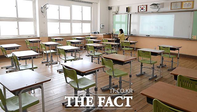 김강립 중앙재난안전대책본부 1총괄조정관은 9일 아직 용인시 확진자 사례에 따른 감염 상황에 대해 등교 연기를 거론하는 것은 너무 성급하다고 보고 있다며 확산 양상 및 추가적인 위험도 논의할 것이라고 말했다. 사진은 기사 내용과 무관. /더팩트 DB