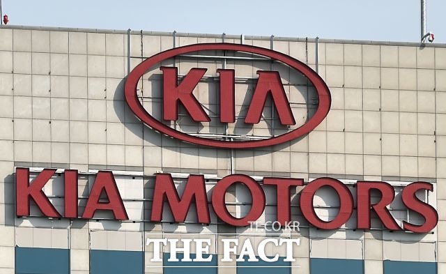 기아자동차가 차량 가격 전액 할부, 차량 가격 25% 상당의 금액 추가 대출 등의 혜택을 제공하는 초기 비용 전액 할부 구매 프로그램을 출시했다. /더팩트 DB