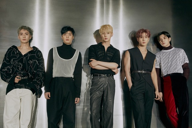 뉴이스트는 타이틀곡 I’m in Trouble을 뉴이스트만의 세련되면서도 절제된 퍼포먼스에 과감해진 표현력까지 더해져 지금까지 보여드린 모습과는 또 다른 과감함과 치명적인 매력을 느끼실 수 있을 것이라고 소개했다. /플레디스 제공