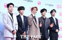  데이식스, 활동중단 '일부 멤버 불안 증세 보여'